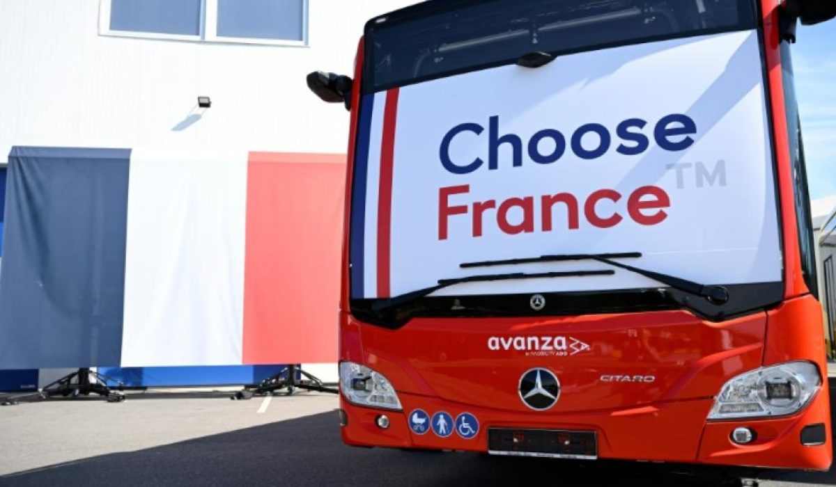 découvrez le sommet choose france : 150 entreprises réunies et des investissements majeurs annoncés pour renforcer l'économie française.